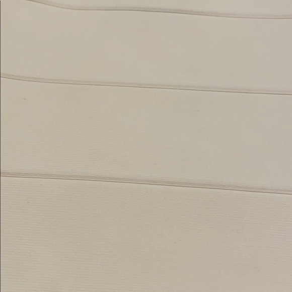 BCBG Maxazria White Simone Bandage skirt NWT - Picture 4 of 6